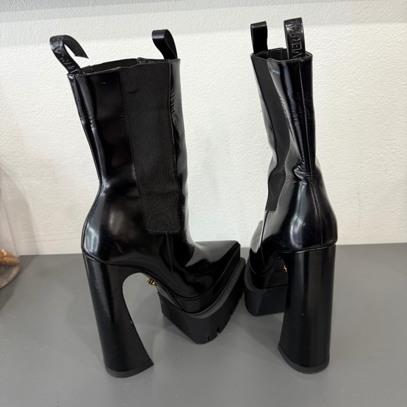 Versace Medusa Insignia Leather Chelsea Boots Women's Size 36 - Picture 7 of 7